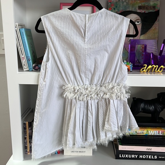 Stunning asymmetric sleeveless blouse - Picture 4 of 10